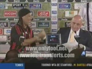 Ronaldinho presentation au milan ac
