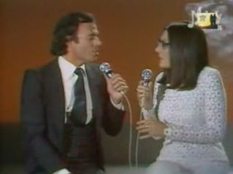 Julio Iglesias & Nana Mouskouri 'La Paloma'