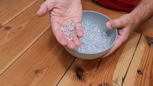 ¡Vierte piedras decorativas sobre la mesa de su cocina! (¡Genial!)