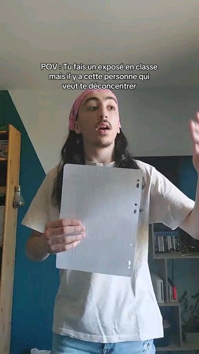 Tu fais un exposé en classe et cette personne essaie de te déconcentrer 😐