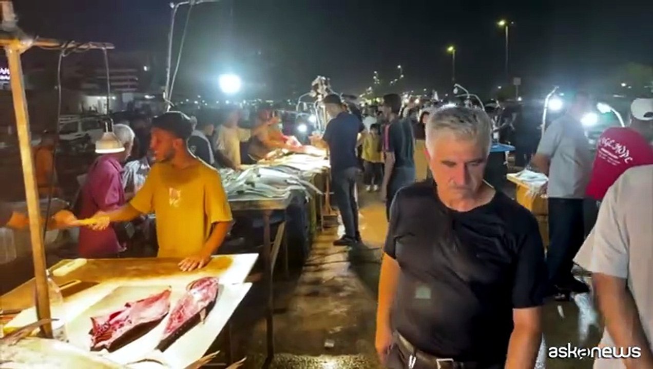 Hormuz, i pescatori iraniani tornano in mare tra relitti e paura