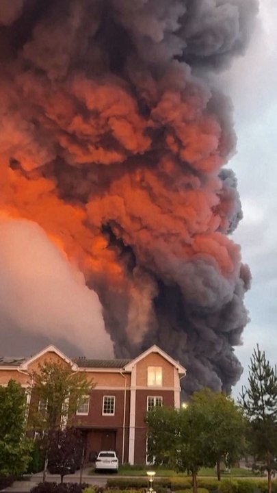 Russian Wildberries set ablaze by Ukrainian dro...