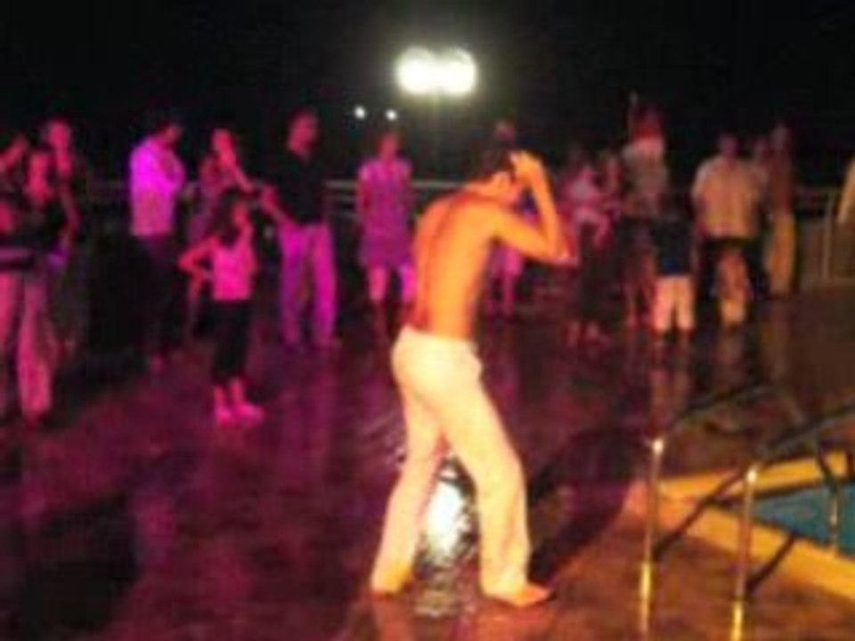 IL DANSE VRAIMENT BIEN LAURENT