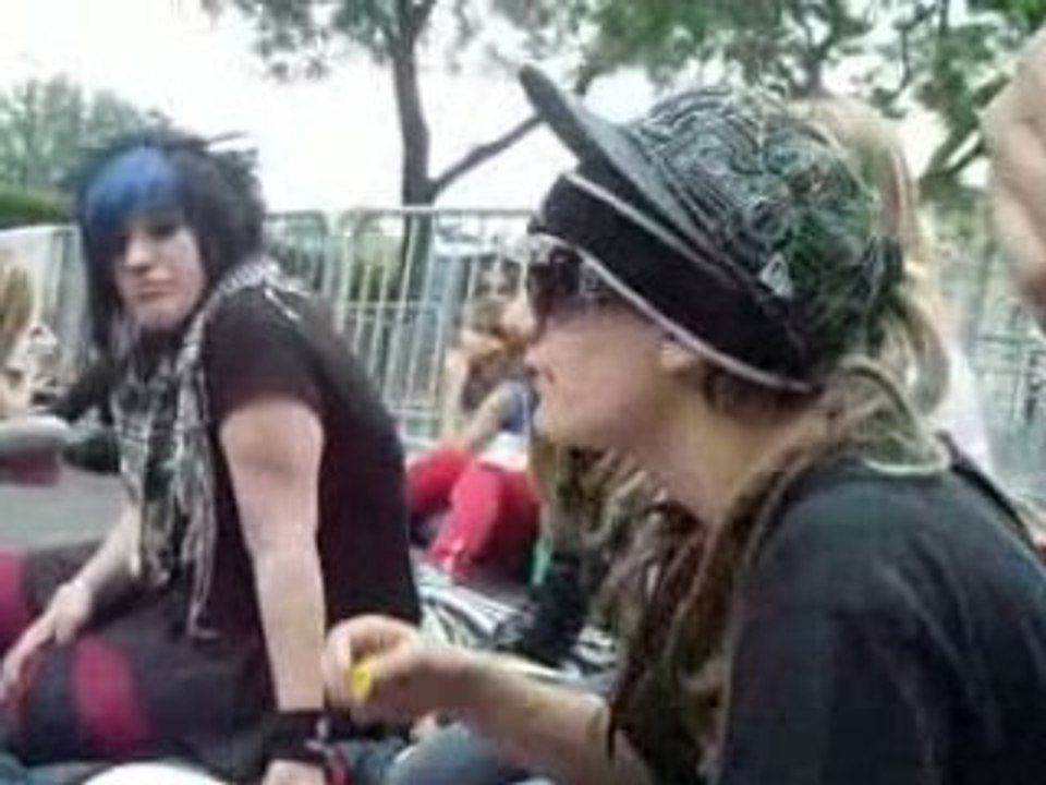 20 Juin en attendant devant le Parc De Prines