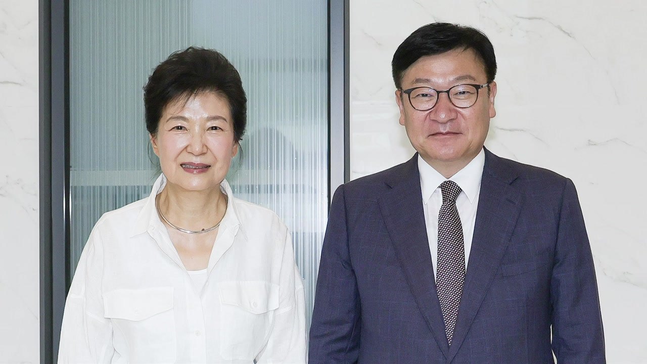 정점식, 박근혜 전 대통령 찾아 지방선거 지원 사의...연찬회 초청 / YTN