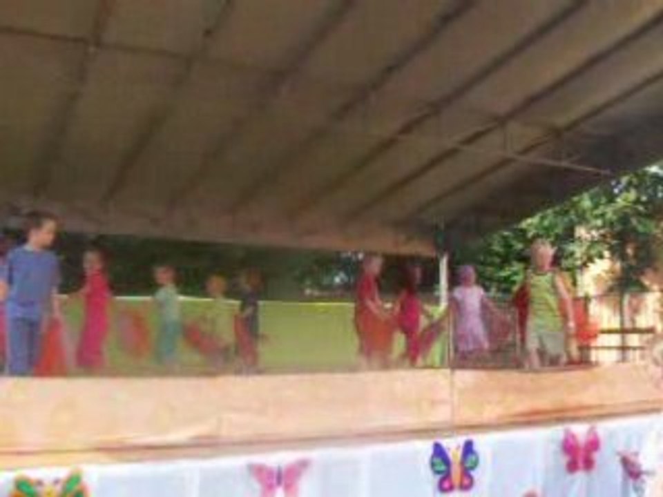 LUCILE A LA KERMESSE DE SON ECOLE