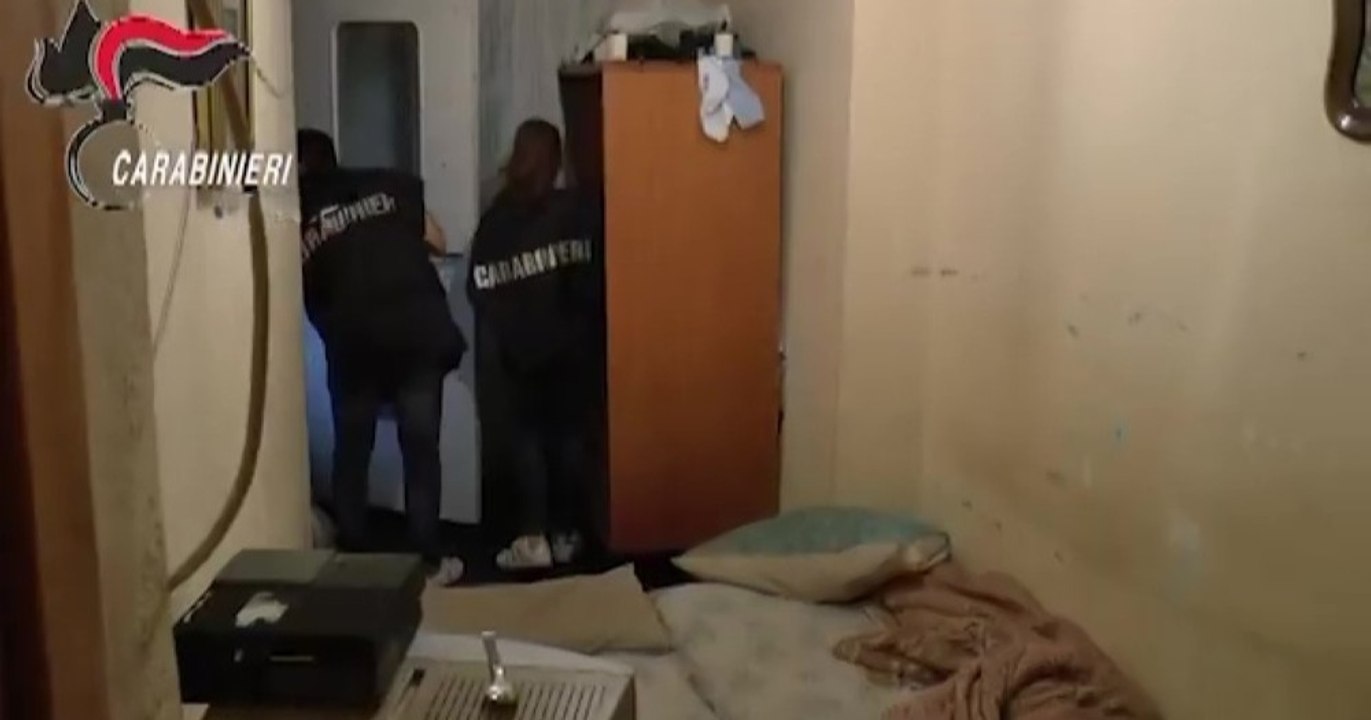 Prostituzione e sfruttamento: sei arresti e hotel sequestrato (19.08.26)