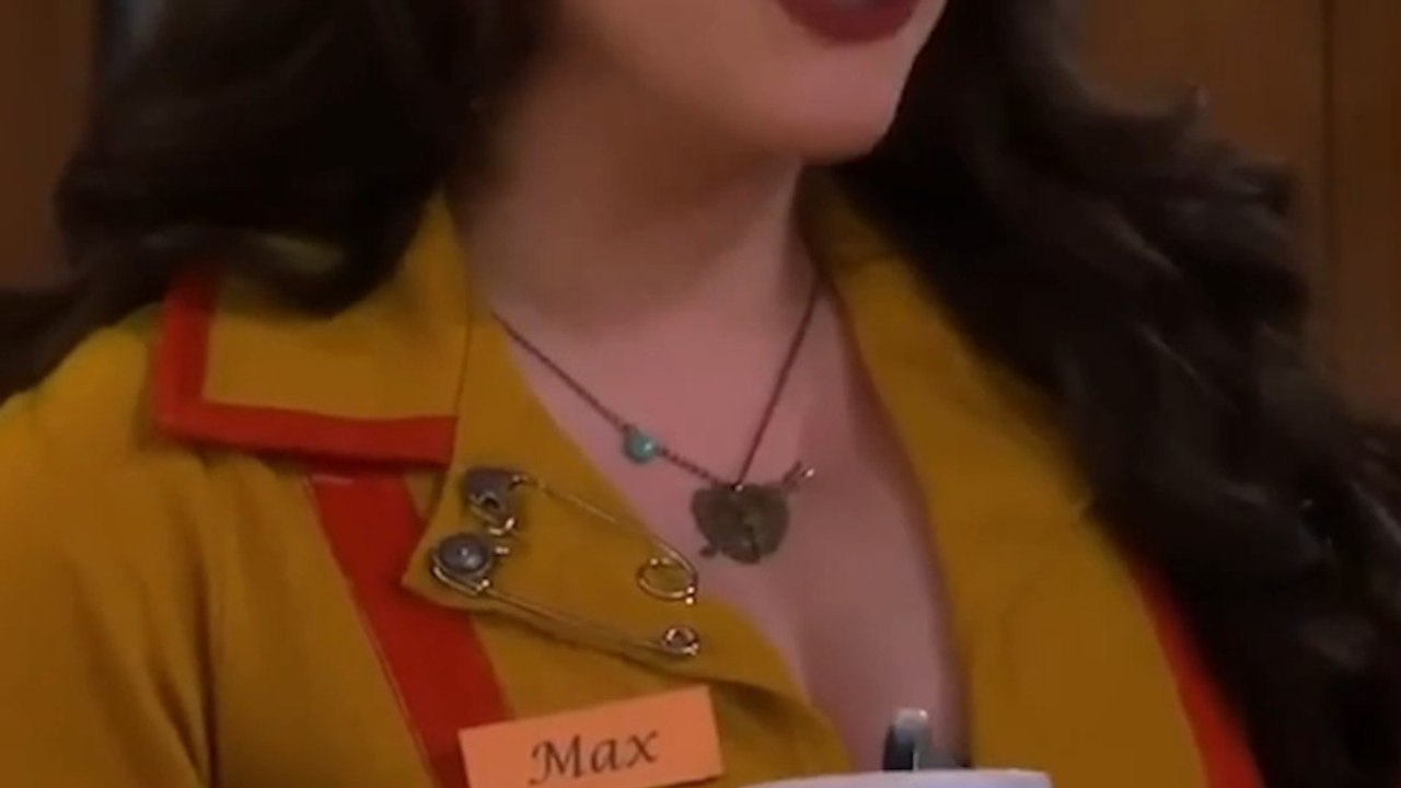 2 Broke Girls Stars Kat Dennings and Beth Behrs Reunite on Shifting Gears