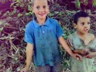 Enfants entre la pauvreté et la gaieté