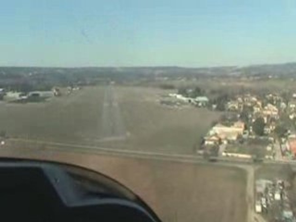 atterrissage aérodrome d'aix les milles (DR400)