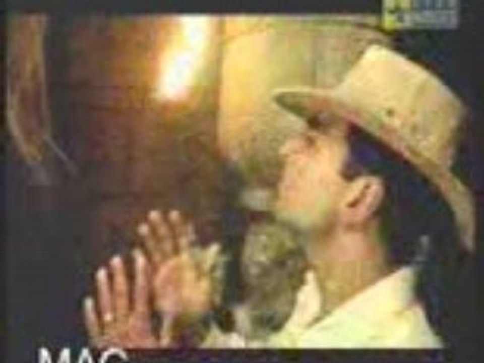 Akshay Kumar and Bipasha Basu - Thumbsup 2003 CommerCiaL