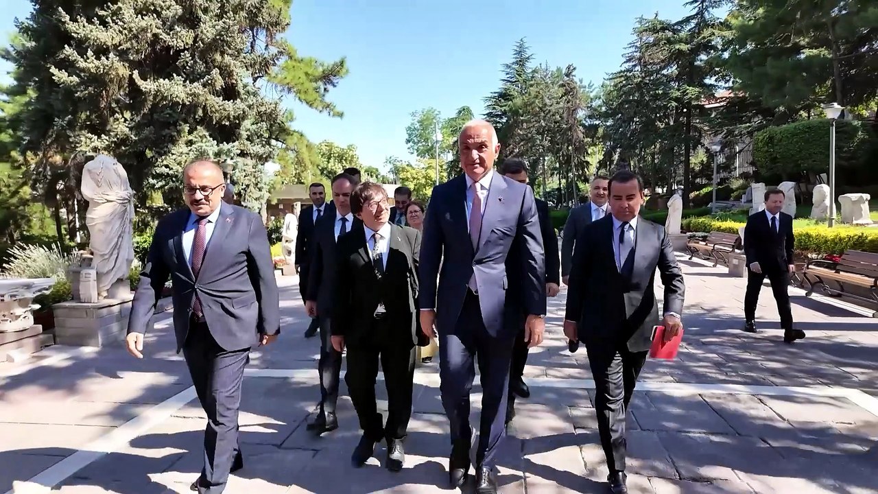Bakan Ersoy'dan Yalburt Pınarı’nda Bir Hitit Kralı sergisine ziyaret