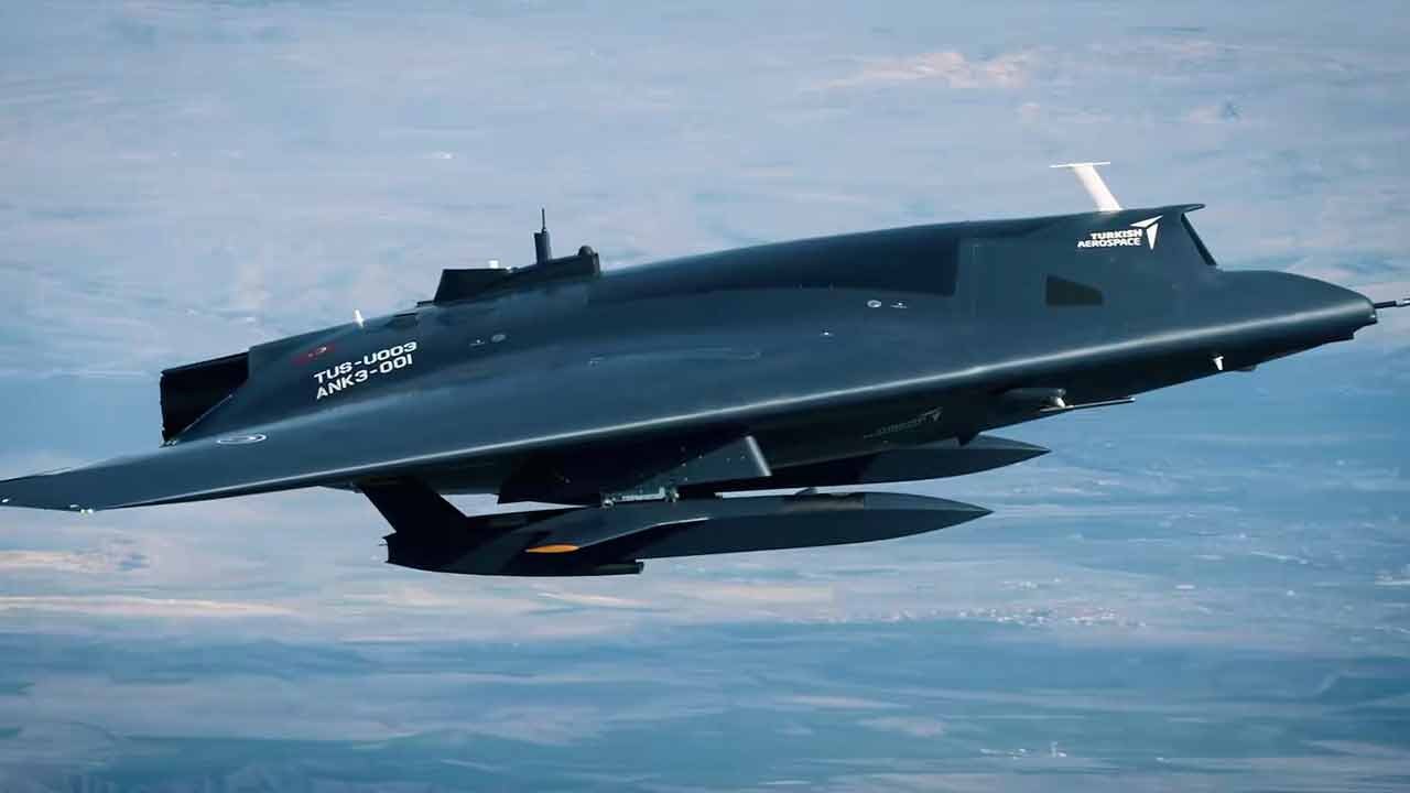 La Turquie teste l’ANKA III transportant deux drones à réaction SÜPER ŞİMŞEK