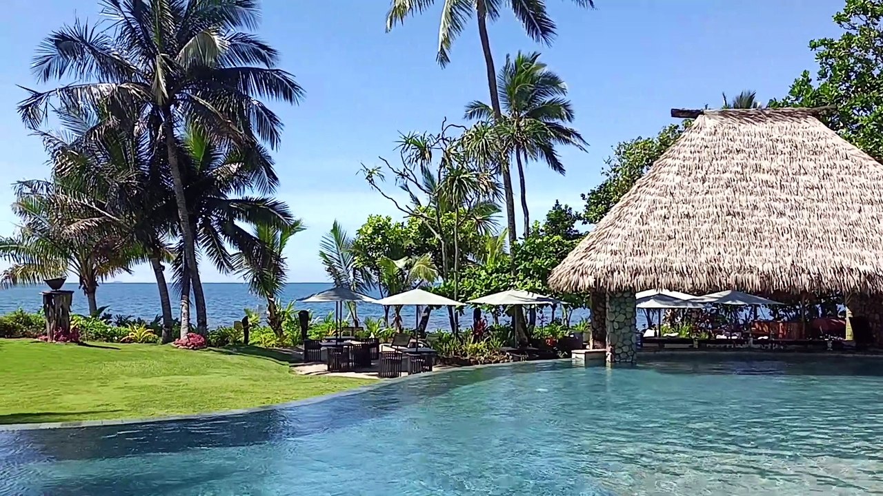 Nanuku Resort poolside