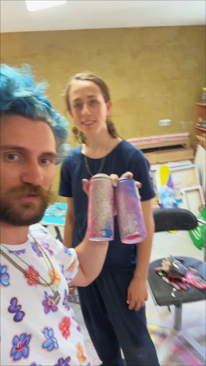 C’est au tour de mon stagiaire de custom une bombe de peinture vide