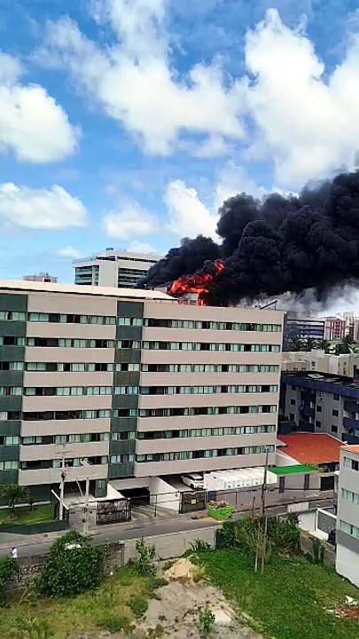 Fogo toma conta de cobertura do Hotel Ritz Suít...