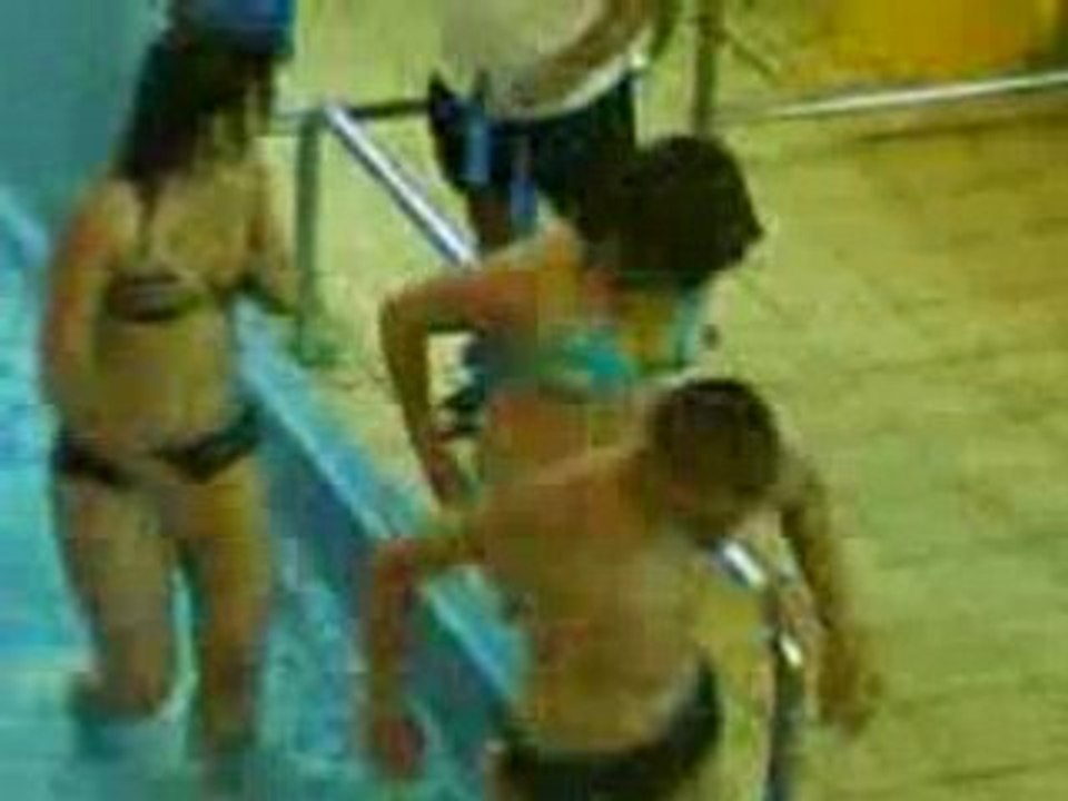 amandiine et graziella à la piscine