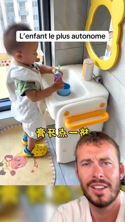 Ce bébé est hyper autonome