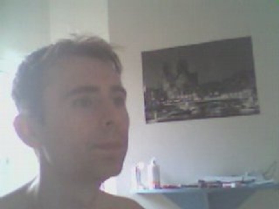 Wiwi égratigne "Baby can i hold you tonight"