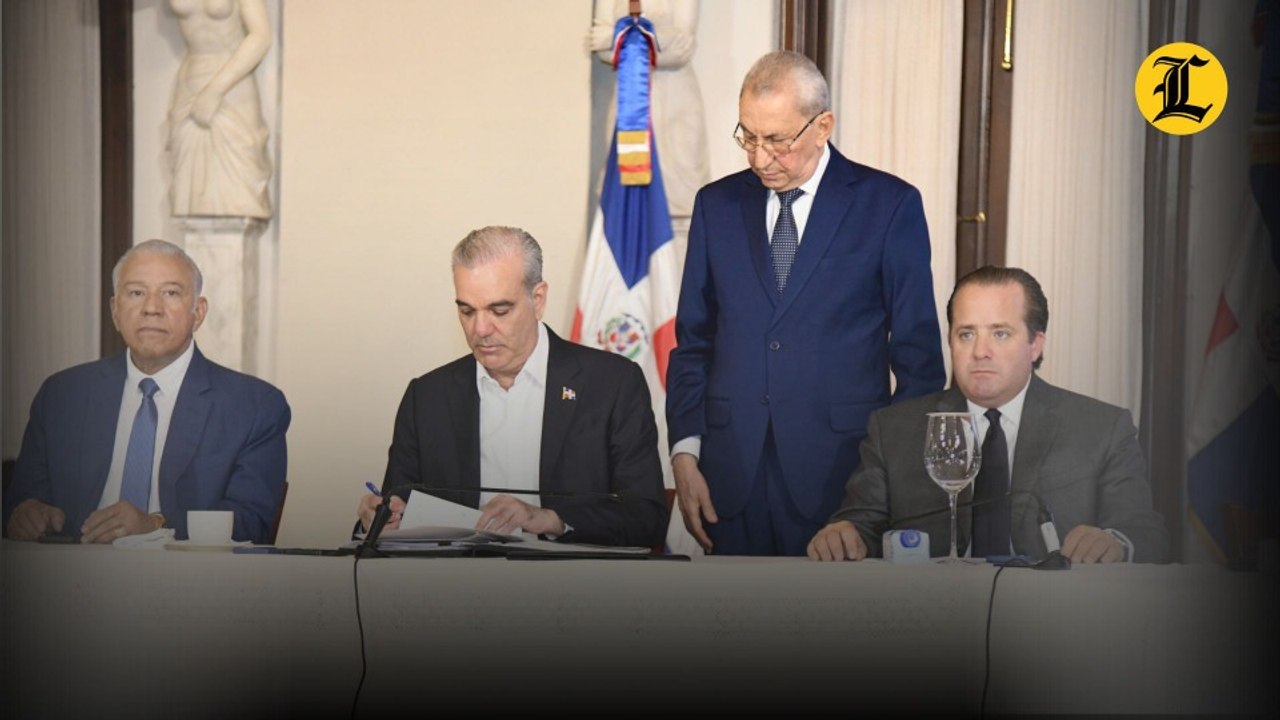 Abinader entrega al Estado dominicano seis títulos de parques nacionales