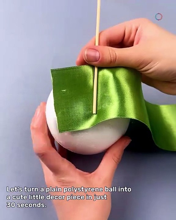 A chic, budget-friendly decoration! 🎀🎉