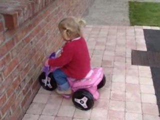 MOTO CHEZ MAMIE ET PAPY