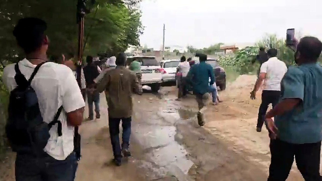 CJP कार्यकर्ताओं और ग्रामीणों के बीच जमकर चले ल...