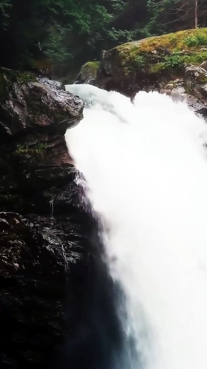 This Waterfall Doesn't Feel Real! 🗺️🌿