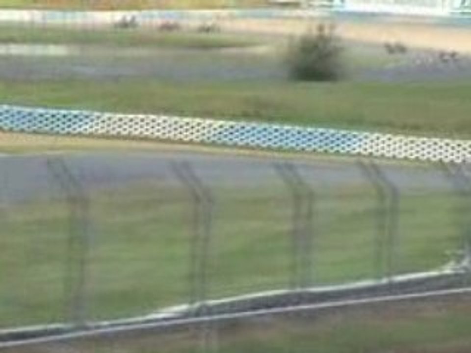 BAO chauffe les pneus et seche la piste !