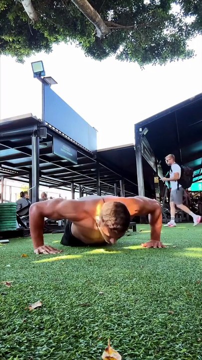 Impossible push-up challenge !! 😱
