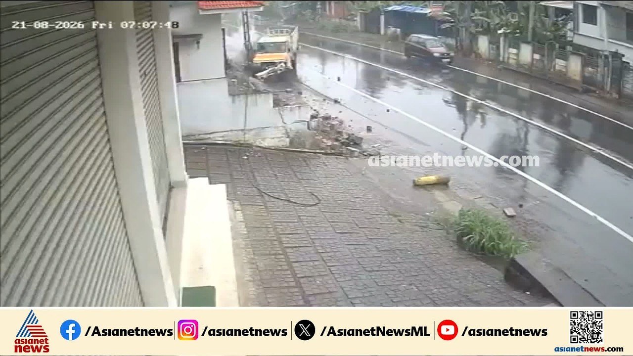 കോന്നി വകയാർ പാലത്തിന് സമീപം പിക്കപ്പ് വാൻ നിയന...