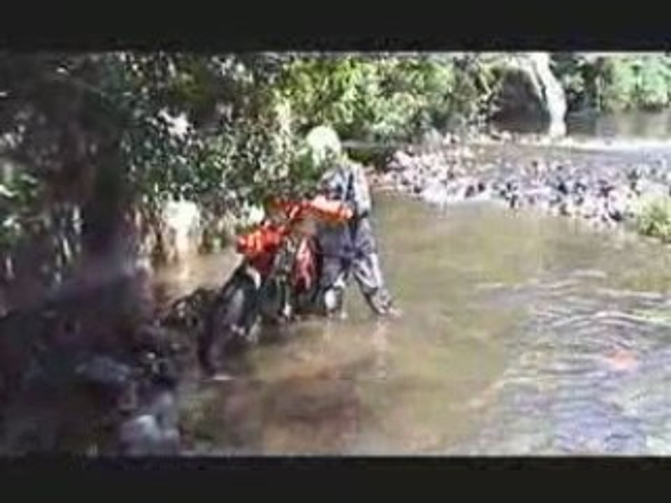 traversee de riviere en quad et moto