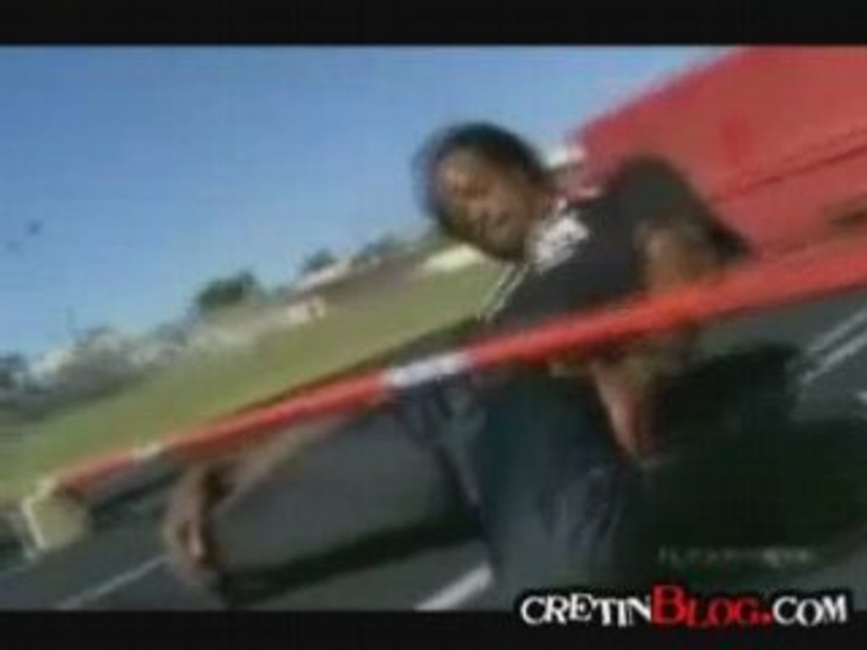 il bat le record du monde de Limbo