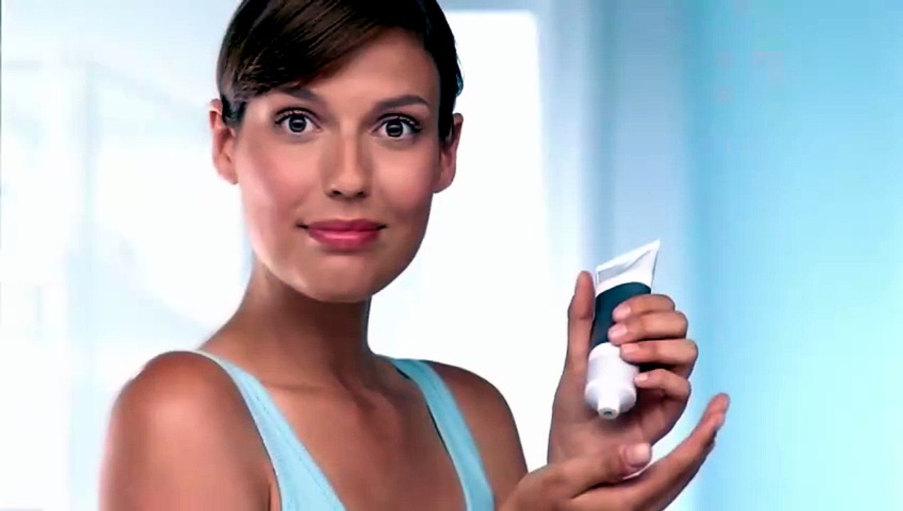 Anuncio de Neutrogena Wave Sonic con Hayden Pan...