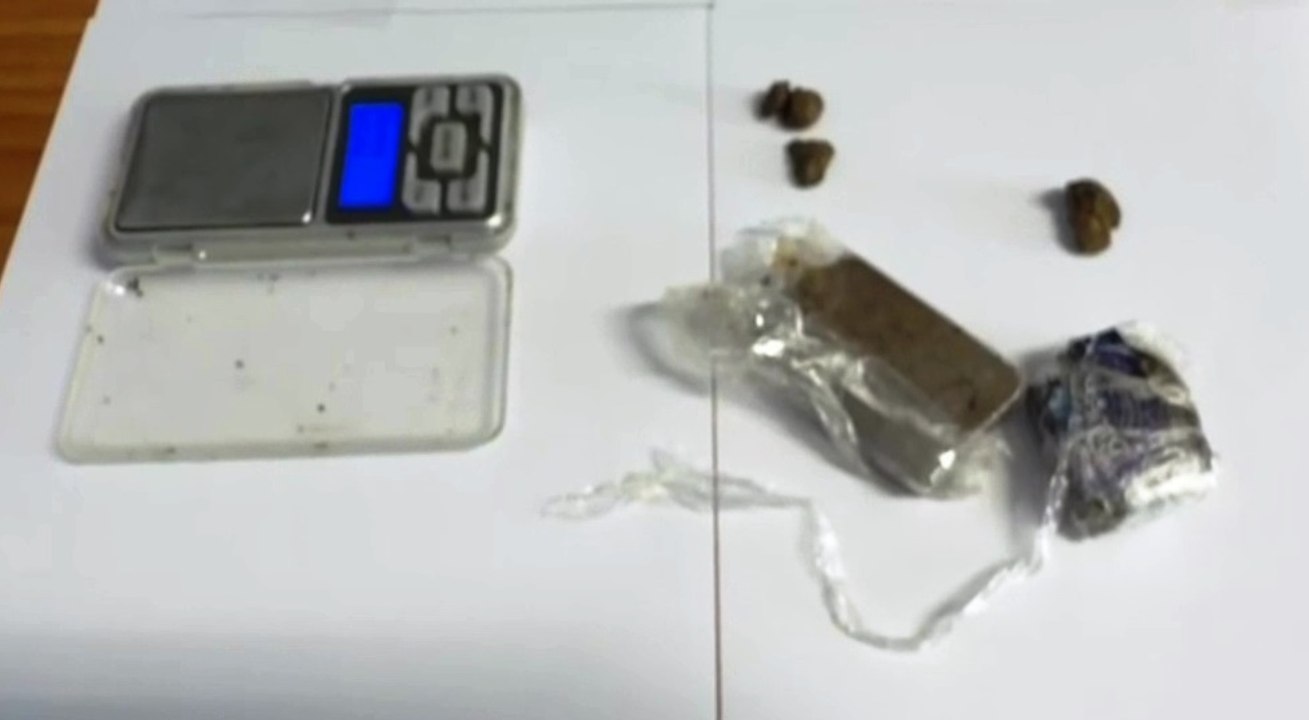 Luino (VA) - 16enne trovato con hashish e conta...