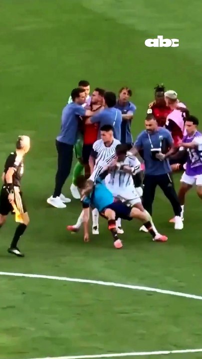 Los incidentes entre Leandro Paredes y Gavi en...
