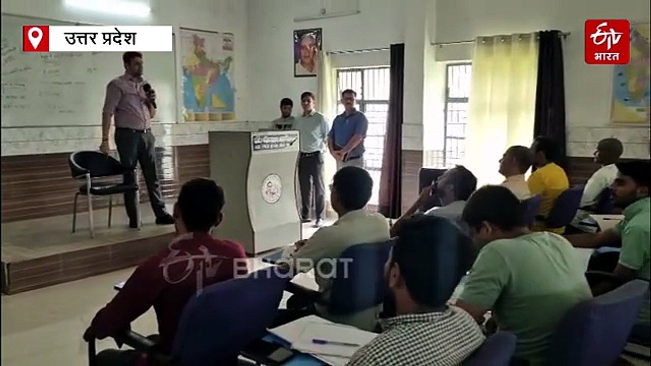 जब 'शिक्षक' बन छात्रों को पढ़ाने लगे DM, दो घंट...