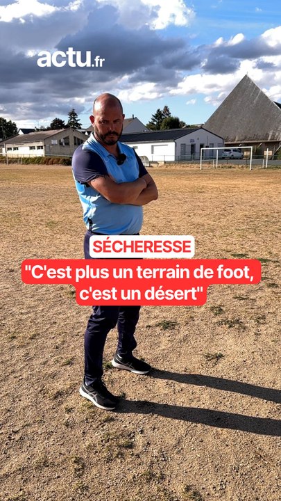 Sécheresse : "C'est plus un terrain de foot, c'...