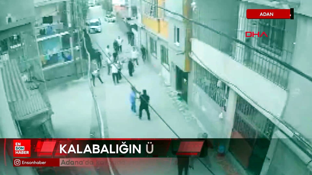 Adana'da kavgada otomobilini kalabalığın üzerin...