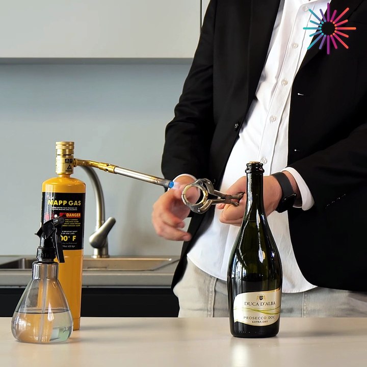 How to crack open champagne like an expert 🥂🍾