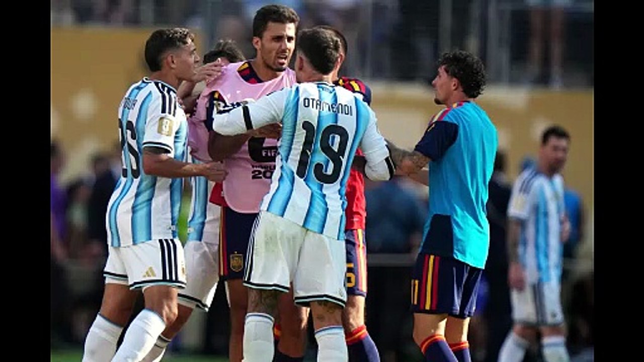 FIFA sperrt Argentiniens Paredes nach Prügelei...