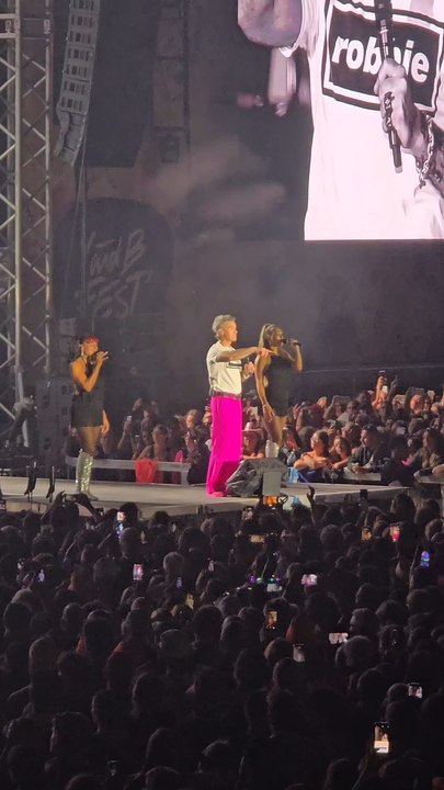 Robbie Williams au V and B Fest' ✨