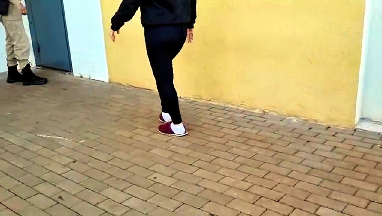 Mulher é presa pela Polícia Militar no Paulo Godoy