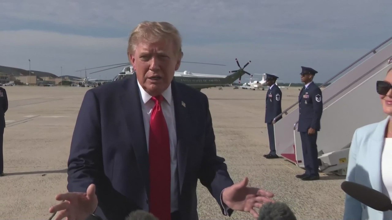 TRUMP’S WARM GESTURE to KAROLINE LEAVITT: “I’M...