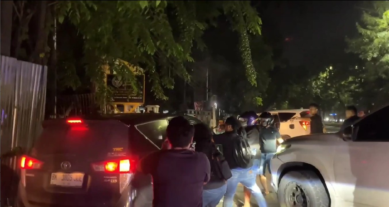 Dramatis! Aksi Polisi Kejar Mobil Angkut 93 Kg...