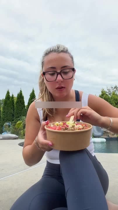 Woman's Food Review Takes Messy Turn After Bowl...