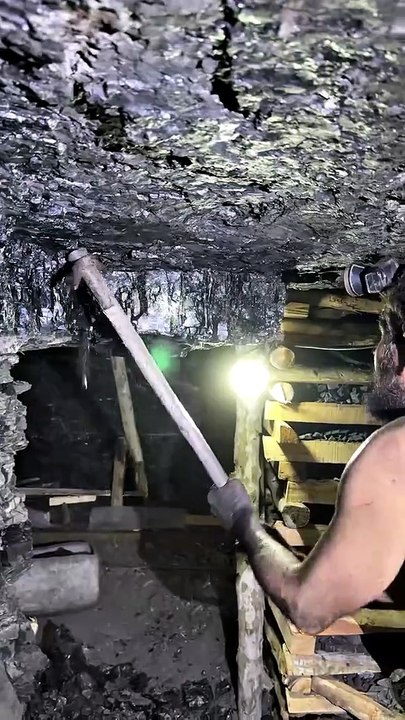 How Miners Extract Black Diamond 3000 Feet Unde...