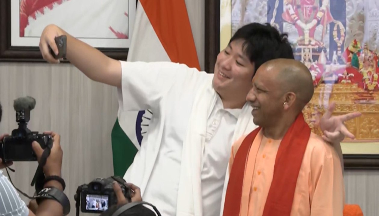 Viral Video: Japanese Student's Selfie With CM...