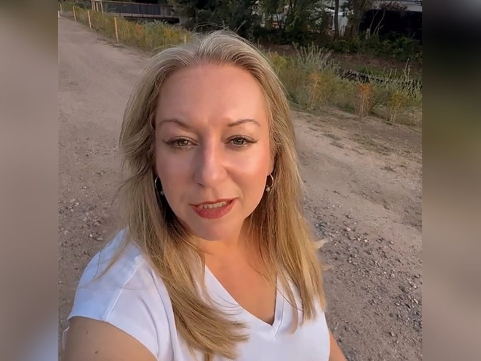 "lindenstraße"-star rebecca siemoneit-barum: tränen beim beauty-doc