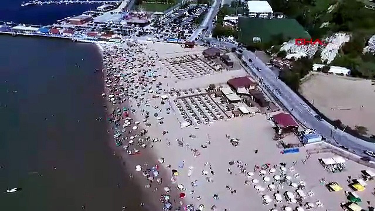 İstanbul'da sıcaktan bunalan soluğu burada aldı: Plajlar tıklım tıklım!